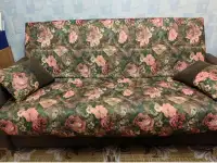 Диван с очень красивым чехлом