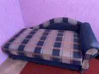 Тахта 180руб. со спинкой 178 на 95 состояние б/у качество хорошее, подлокотник немного грязный после перевозки.