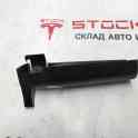 Зап. части для авто Tesla. Накладка пласт. подъемной пружины передняя двери зад. лев./задняя двери зад. прав. Tesla mode