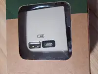 Розетка USB новая, Schneider, оригинал, фотография 4