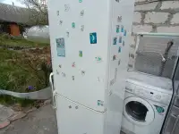 Холодильник BEKO полностью рабочий нужно вымыть