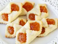 Песочное печенье с курагой и апельсиновым джемом