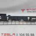 Зап. части для авто Tesla. Направляющая панели багажного отделения левая Tesla model XCC ASY, BR