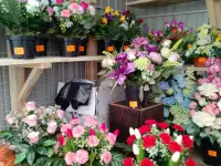 Цветы искусственные в композиции