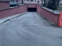 Машиноместо, Нововиленская 13а