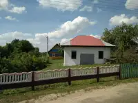 Дача  Домв мядельском р-не в 2 км оз Свирь, д Больковщина