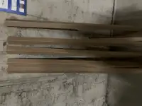 Уголки для крепления груза в поддоне.