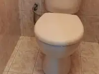 Продам унитаз с бачком.