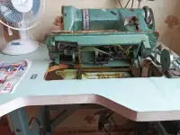 Производственная швейная машина со столом и электроприводом., фотография 3