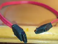 Интерфейсные жёлтый и красный кабеля SATA, фотография 2