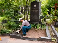 Уход и уборка мест захоронения, могил.