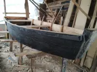 Лодка деревянная
