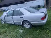 Авто после аварии Mercedes-Benz E-Class, фотография 2