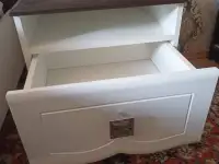 Кровать двуспальная с матрасом и тумбочками, фотография 4