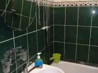 сдаю кв и дом посуточно с мебелью  выдаем документы, фотография 3