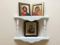 Полка для икон угловая 2601