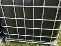 Еврокубы белого и черного цветов в металлической окантовке, фотография 1