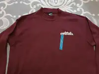 Свитер рваный
