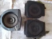 Динамики-колонки разные.