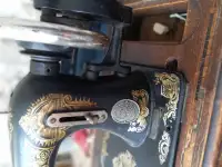 продать винтажную швейную машинку, фотография 7