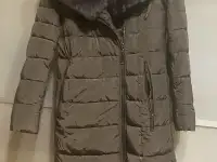 Продам пальто женское зимнее бу