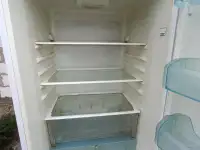 Холодильник BEKO полностью рабочий нужно вымыть, фотография 6