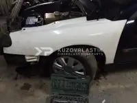 Крыло на Рено Laguna 1 из стеклопластика.
