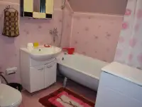 сдаю 4 ех и 2ух комн отдельных в собственном доме посуточно, выдаем документы, фотография 10