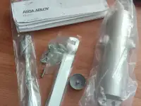 Доводчик дверей ASSA ABLOY dc120/новые в упаковке 3 шт
