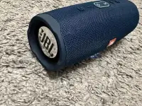 Колонка JBL CHARGE 4 новая ни разу не пользования, фотография 4