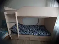 Кровать двухъярусная