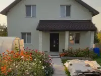 Двухэтажный дом в 5-ти минутах ходьбы от центра.