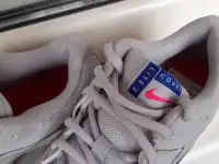Кроссовки NIKE, фотография 3