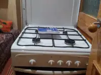 Продам газ плиту
