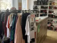 Магазин одежды секонд хенд, фотография 2