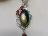 Кулон с апачским пиритом и лунным камнем.