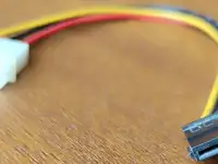 Переходник Molex-SATA, фотография 3