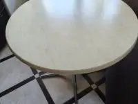 Стол обеденный