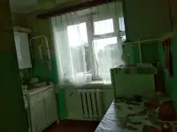 Продам 2-х комнатную квартиру в центре. Советская 84.Цена договорная.