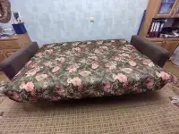 Диван с очень красивым чехлом, фотография 4