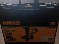 Монтажный нейлер (гвоздезабивной пистолет по бетону )DeWALT DCN890N 18V с двумя  аккумуляторами и зарядным устройством