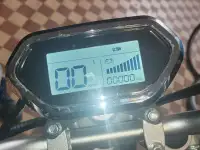 Продам электроскутер YAKAMA нывый нету ручки газа, правого повороьника, напутано в электрике цена 2500 р, фотография 3