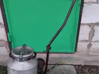 Тележка для воды с бидоном