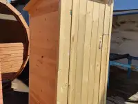 Уличный туалет деревянный, фотография 2