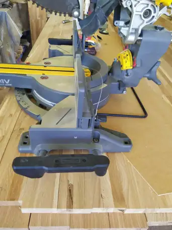 Торцовочная аккумуляторная пила DeWALT DCS781N., фотография 5