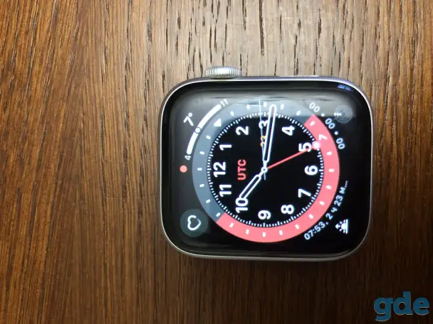 Apple Watch Nike+ Series 4 (MU7H2RU/A), 44 мм, корпус из алюминия серебристого цвета, фотография 1