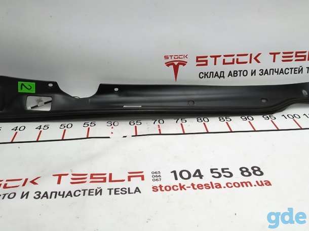 Зап. части для авто Tesla. Накладка двери крышки багажника левая (под датчик прижатия) Tesla model S, model S REST 60075, фотография 1