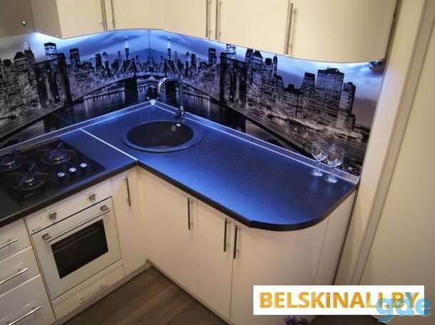 Скинали, душевые кабины, стеклянные и зеркальные перегородки, двери, фотография 1