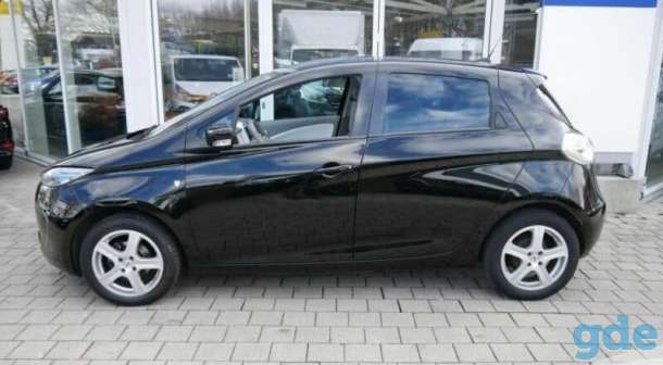 Мощный электромобиль RENAULT ZOE в чёрном цвете, фотография 1