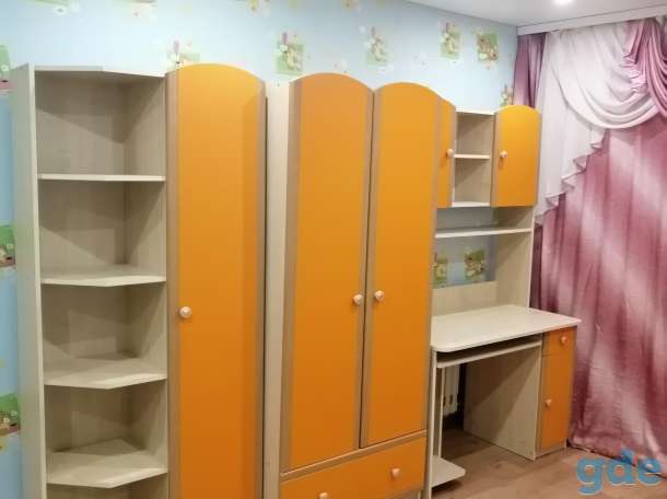 Продам набор корпусной мебели для детской комнаты. Тахту. Шторы и тюль. Компьютерный угловой стол., фотография 1